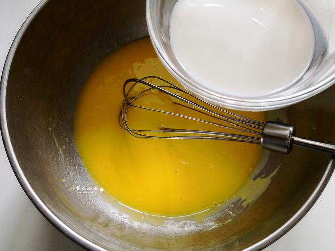 电饭煲蛋糕的做法（电饭煲蛋糕的做法和配方的全过程）