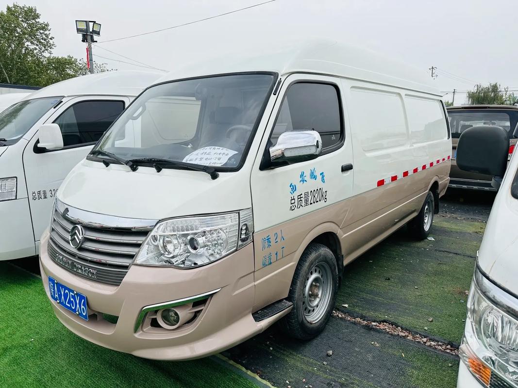 金龙汽车图片（金龙汽车suv）