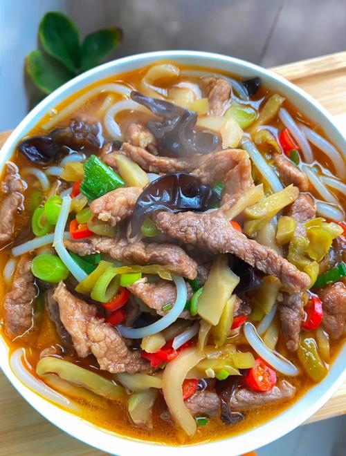 榨菜肉丝汤的做法（小青菜榨菜肉丝汤的做法）