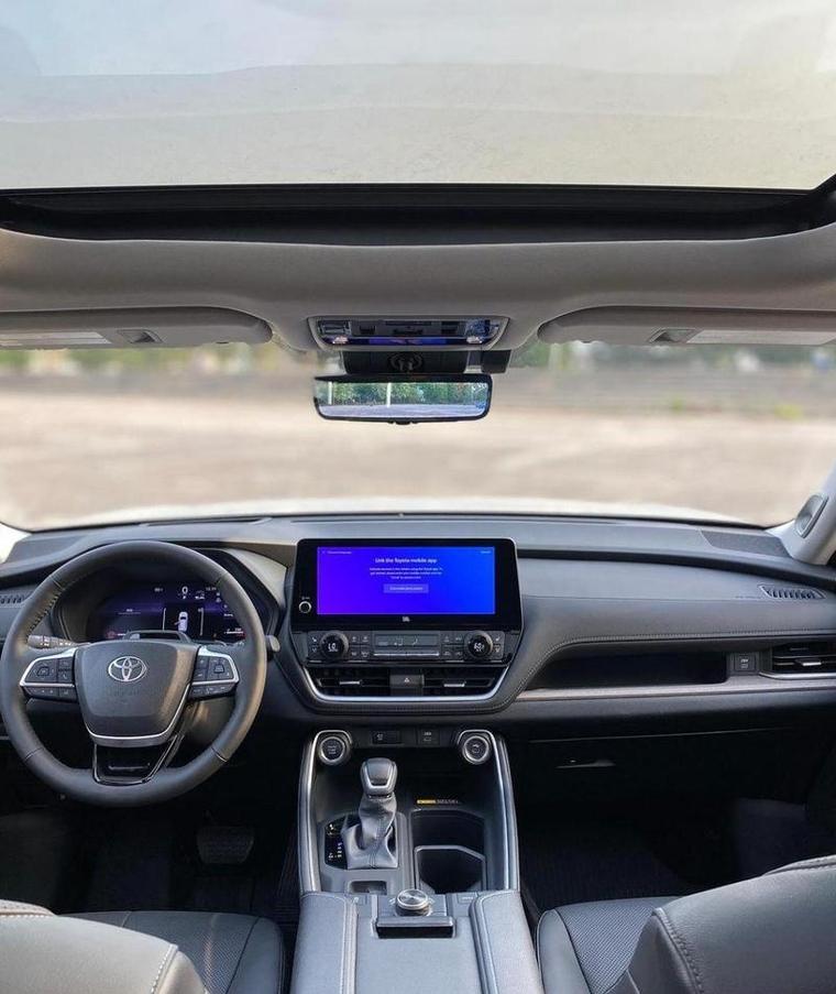 丰田汉兰达汽车（丰田汉兰达汽车中控显示屏）