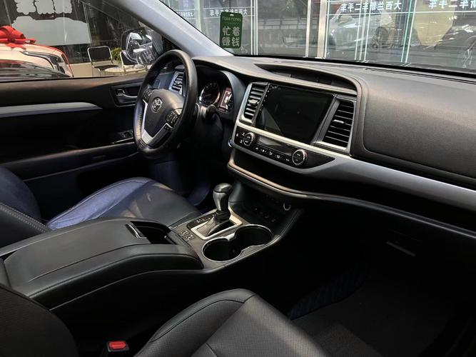 丰田汉兰达汽车（丰田汉兰达汽车中控显示屏）