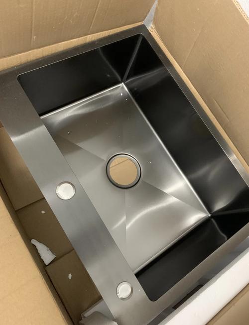 不锈钢盆子（不锈钢盆子一擦黑,能用吗）